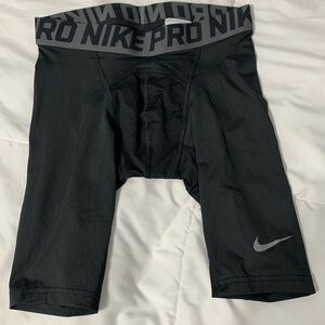 Excellent pre-owned condition. Men's Nike Pro Compression size Small, black.